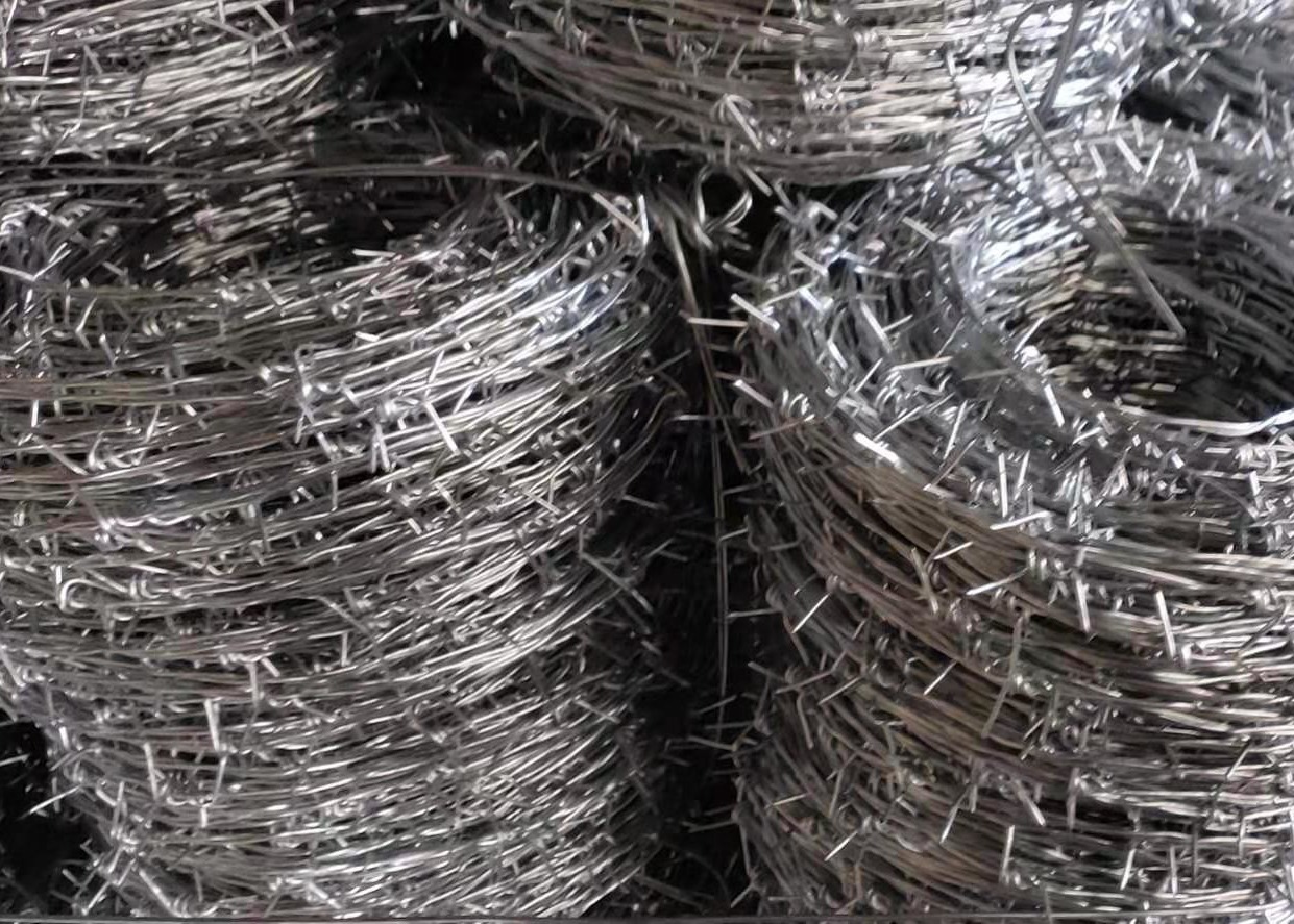 Anti Corrosion hot dipped galvanized 45cm 16.5 Ga Barbed Wire