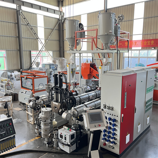 High Output Plastic Pipe Extruder / Plastic Tube Manufacturing Machine High Efficiency