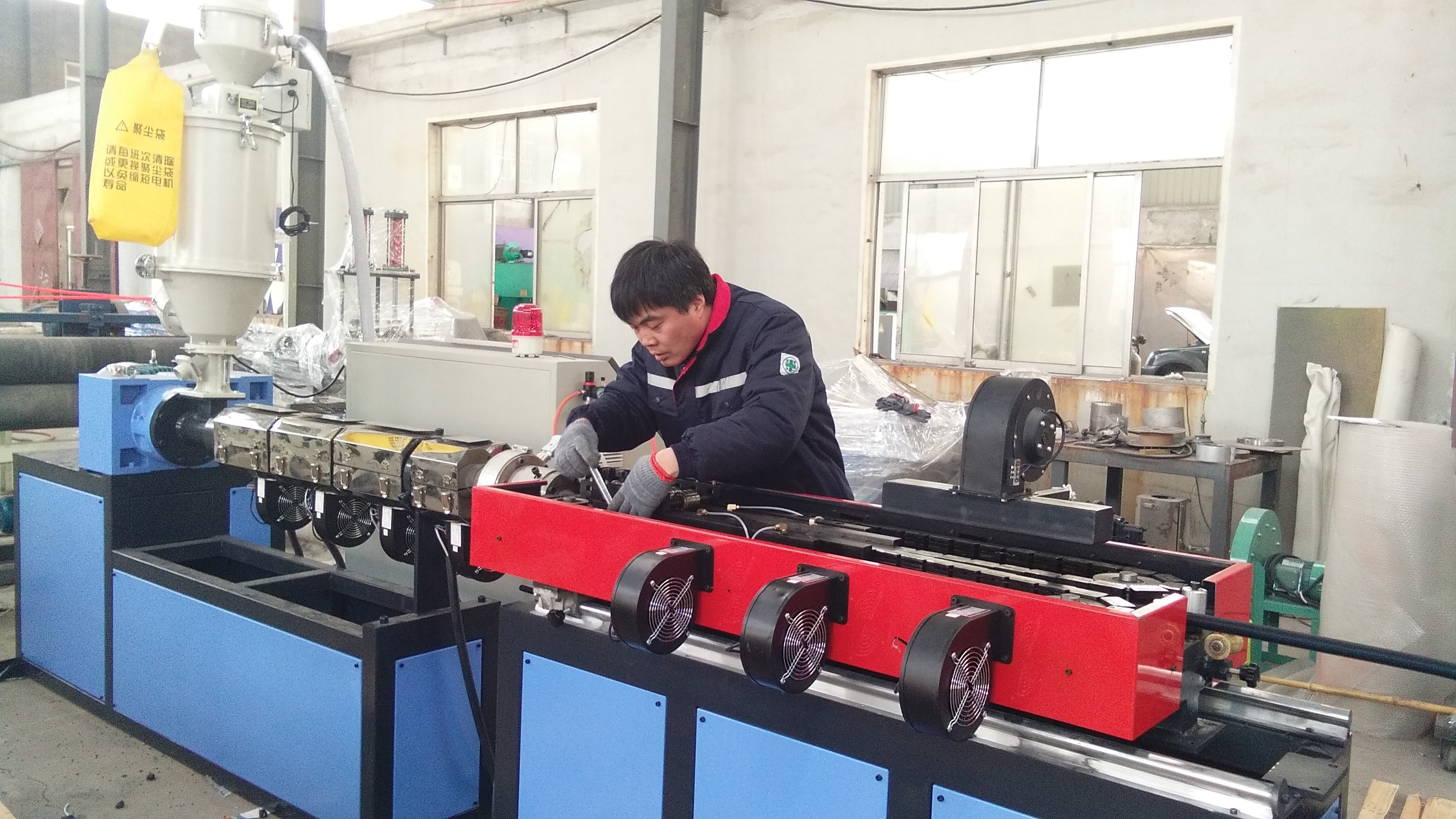 PE Single Wall Corrugated Pipe Machine 380V Corrugated Pipe Production Line