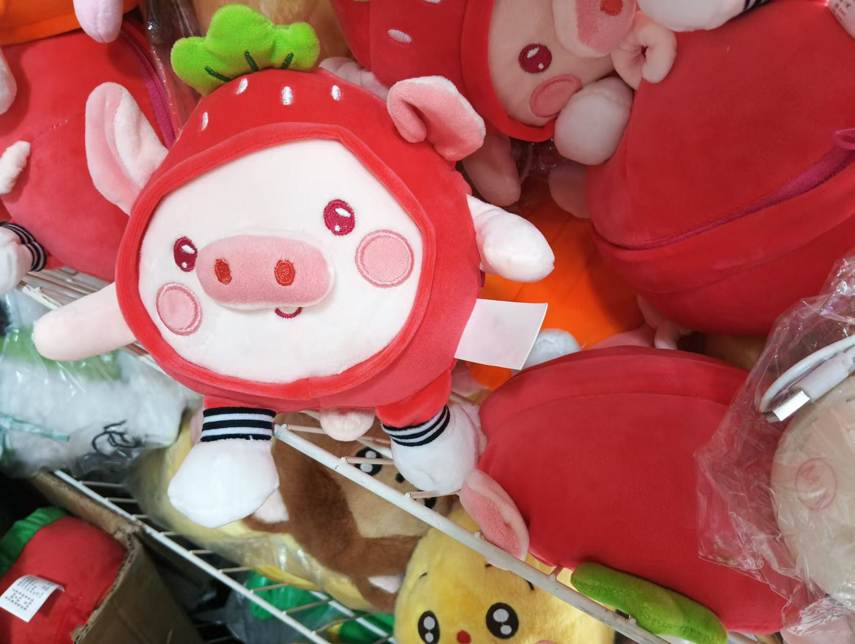 Plush toys stuffed strawberries pig Christmas holiday gifts cute cartoon animal toys