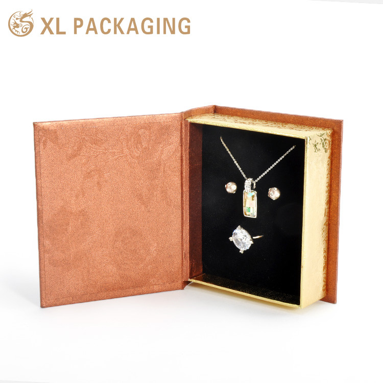 Custom Logo Cardboard Jewelry Packaging Box with Magnetic Closure and CMYK Printing