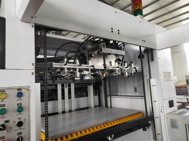Auto Feeder Die Cutter Machinery For Restaurant Carton Cardboard Paper Sheet Packaging