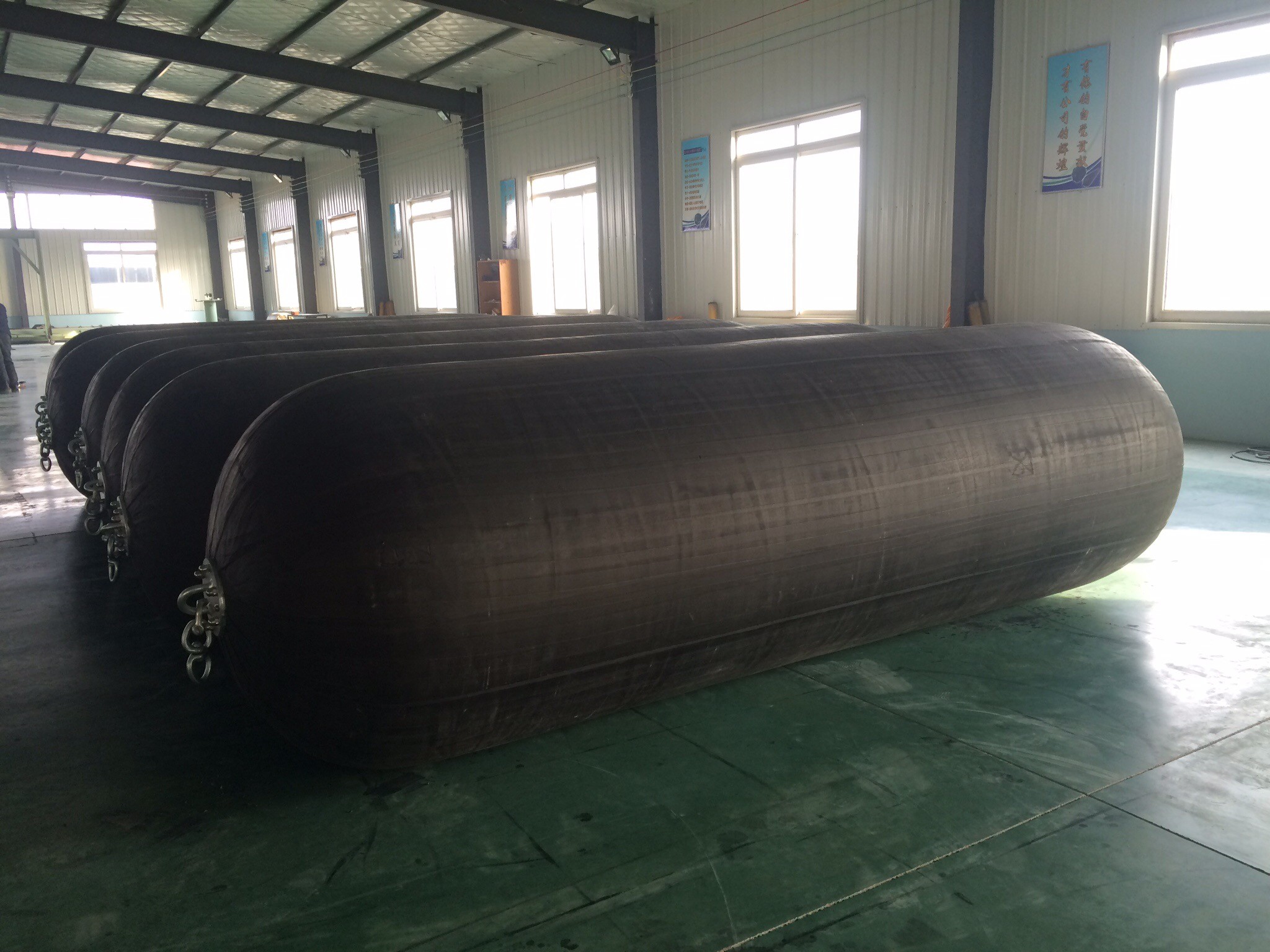 Dia 1350mm Length 2500mm Pneumatic Marine Fender Light Flexible 50kpa To 80kpa