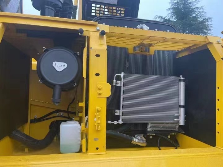 PC220 Used Komatsu Excavator 23 Tons 1 Cubic Meters For Any Construction Project