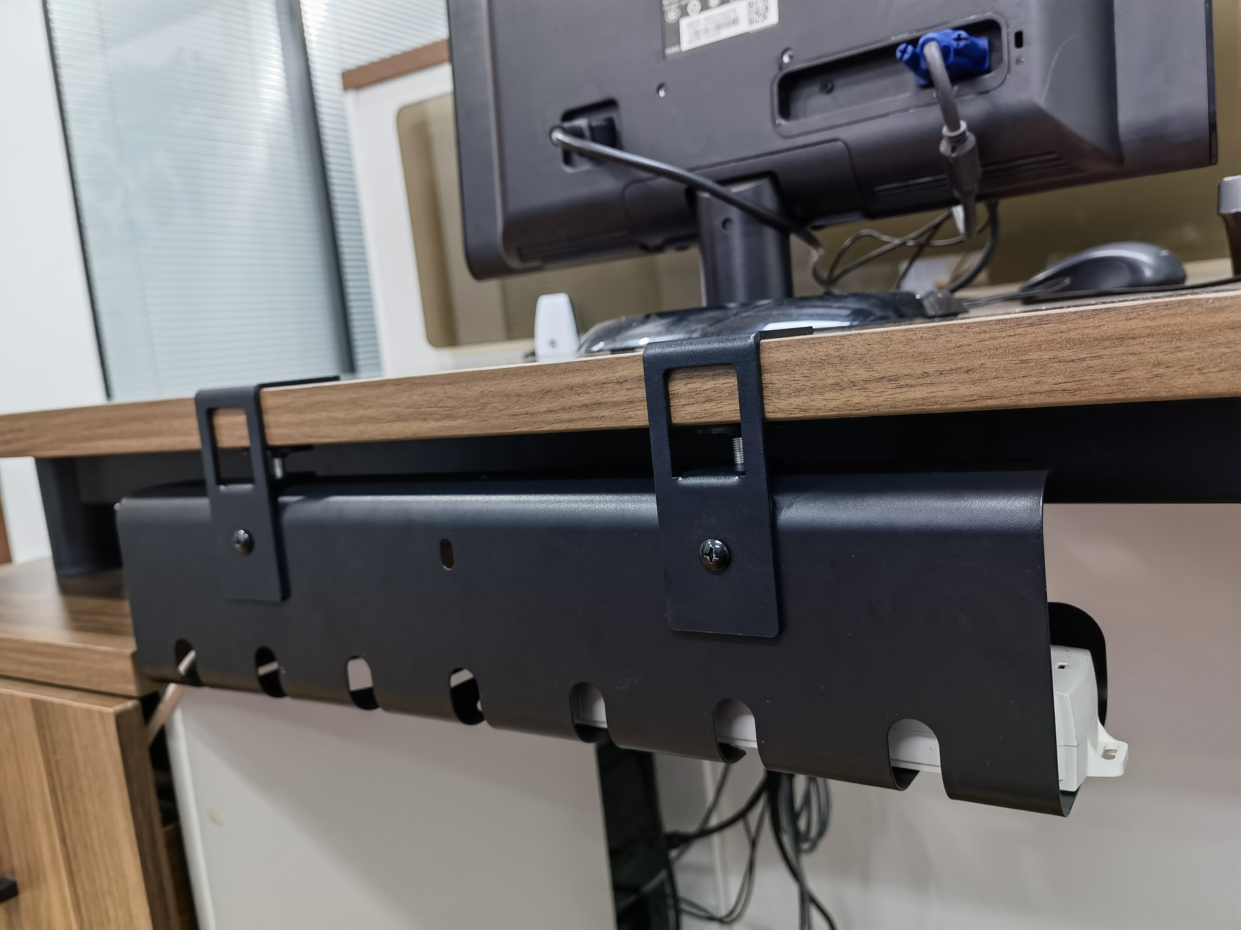 Silver Iron Wire Design Under Desk Cable Management Tray for Adjustable Cord Control