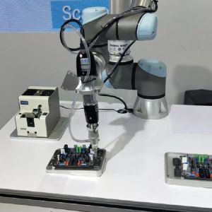 Lightweight Cobot Robot UR 5e With 5KG Payload Manipulator As Robot Collaborativ