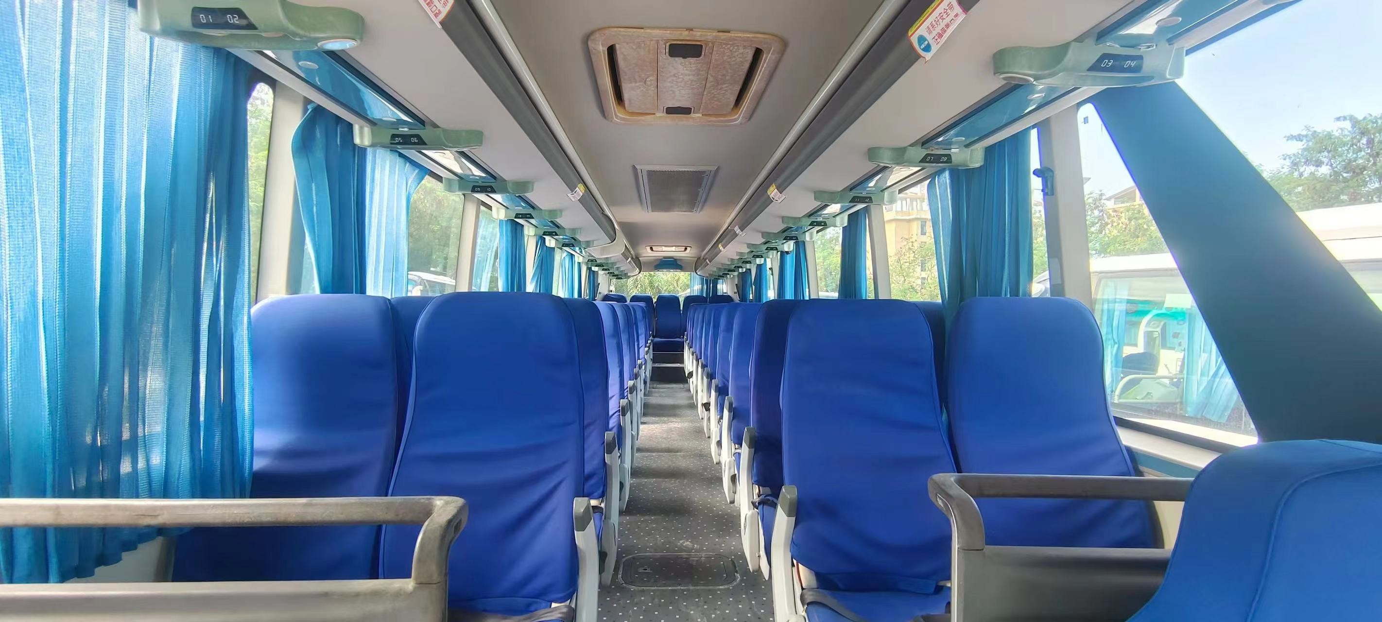 Buses Coach 55 Seater Kinglong Champagne Color 53 Seats XMQ6129 Euro 3 Emission LHD＆RHD