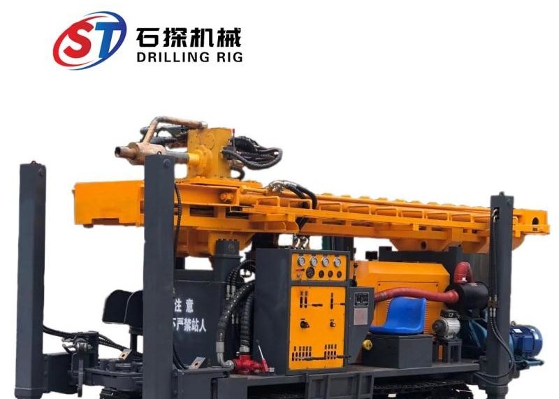 Borehole Watering Steel Crawler Pneumatic Drilling Machine Rig For Hard Rocks