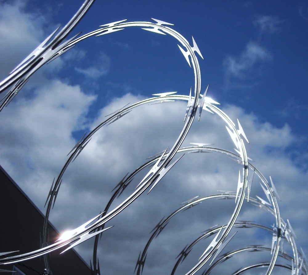 Electro Galvanized1.5mmx1.5mm Diamond Welded Razor Wire Mesh
