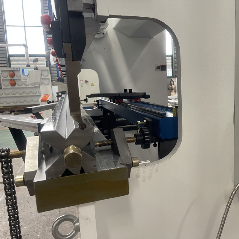 Touch Screen 63T2500MM Brake Bending Fold Servo Motor CNC Press Brake Machine