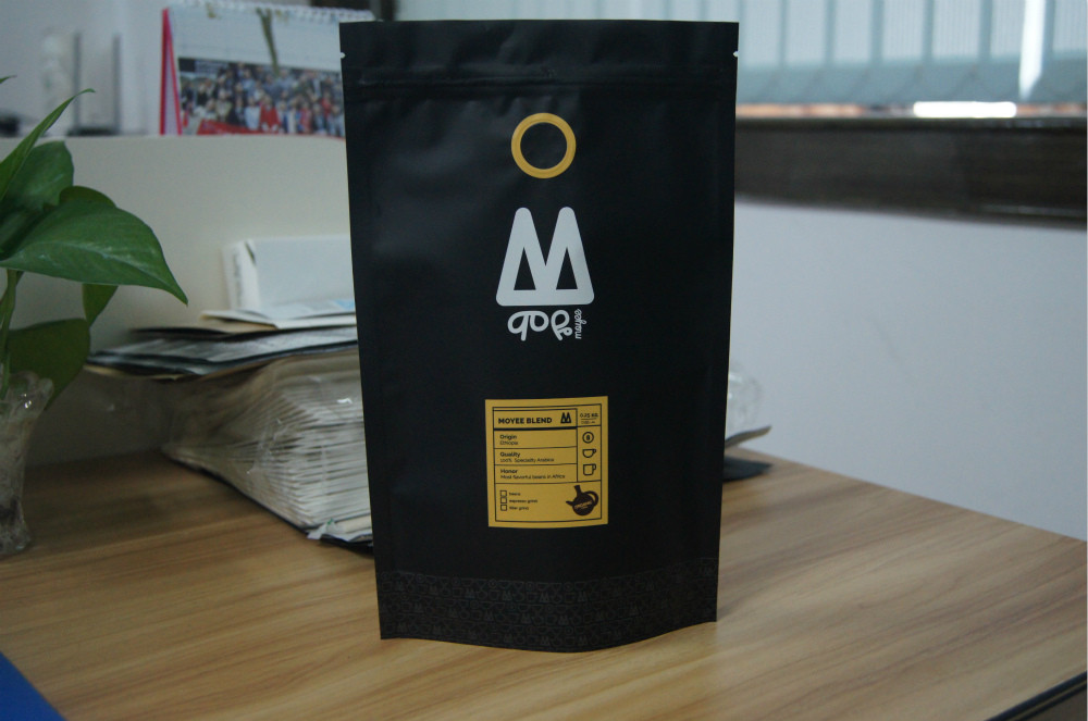 Aluminum Foil Tea Bags Packaging / Stand Up Matt Black Plastic Coffee Bag With Zip Lock