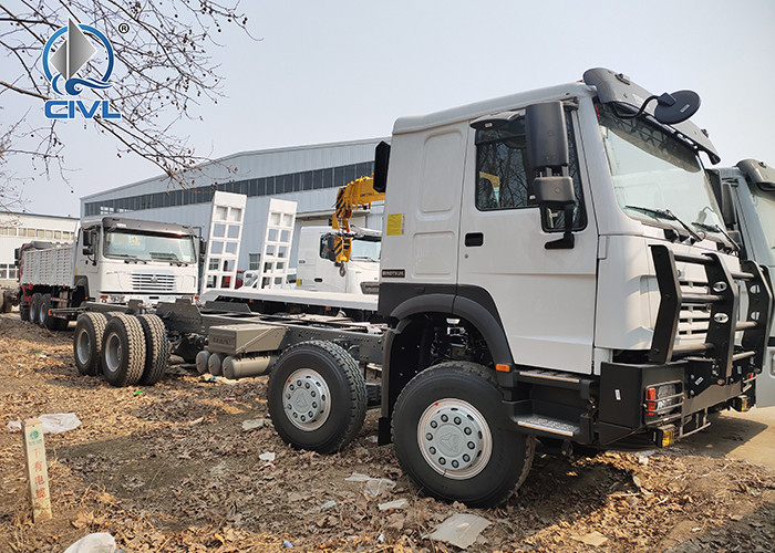 8 X 4 Heavy Cargo Trucks With 371 HP Engine , Heavy Duty Trucks Cargo Truck Chassis Colour Option