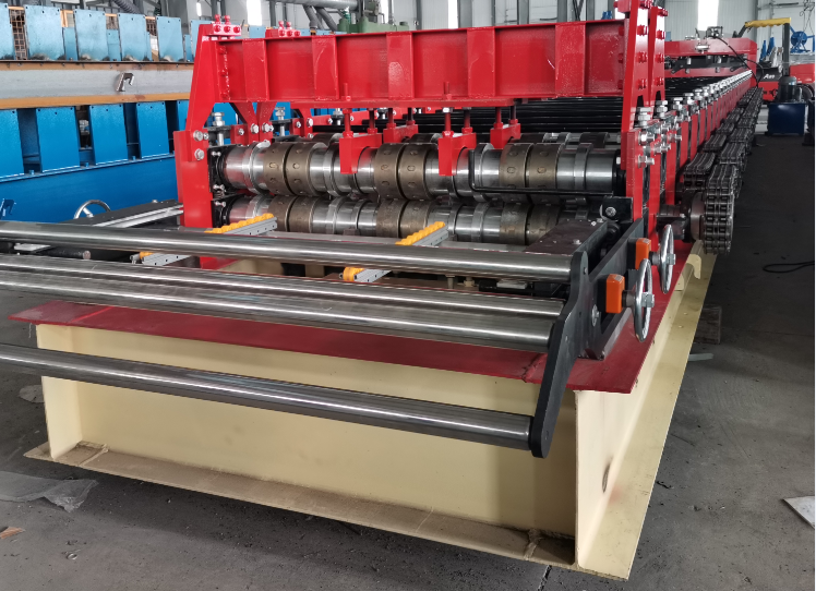 Leveling part of the metal decking machine