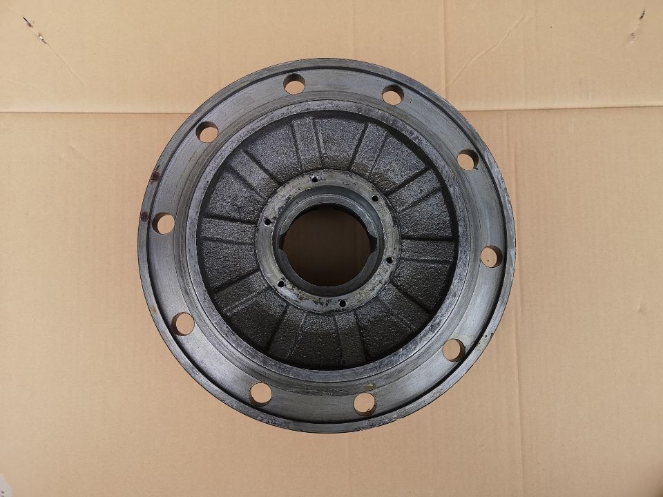 Front Axle Hub Isuzu Chassis Parts 10 Bolt Wheel Hub 1423121600 Pump Truck Cement Mixer Truck Parts