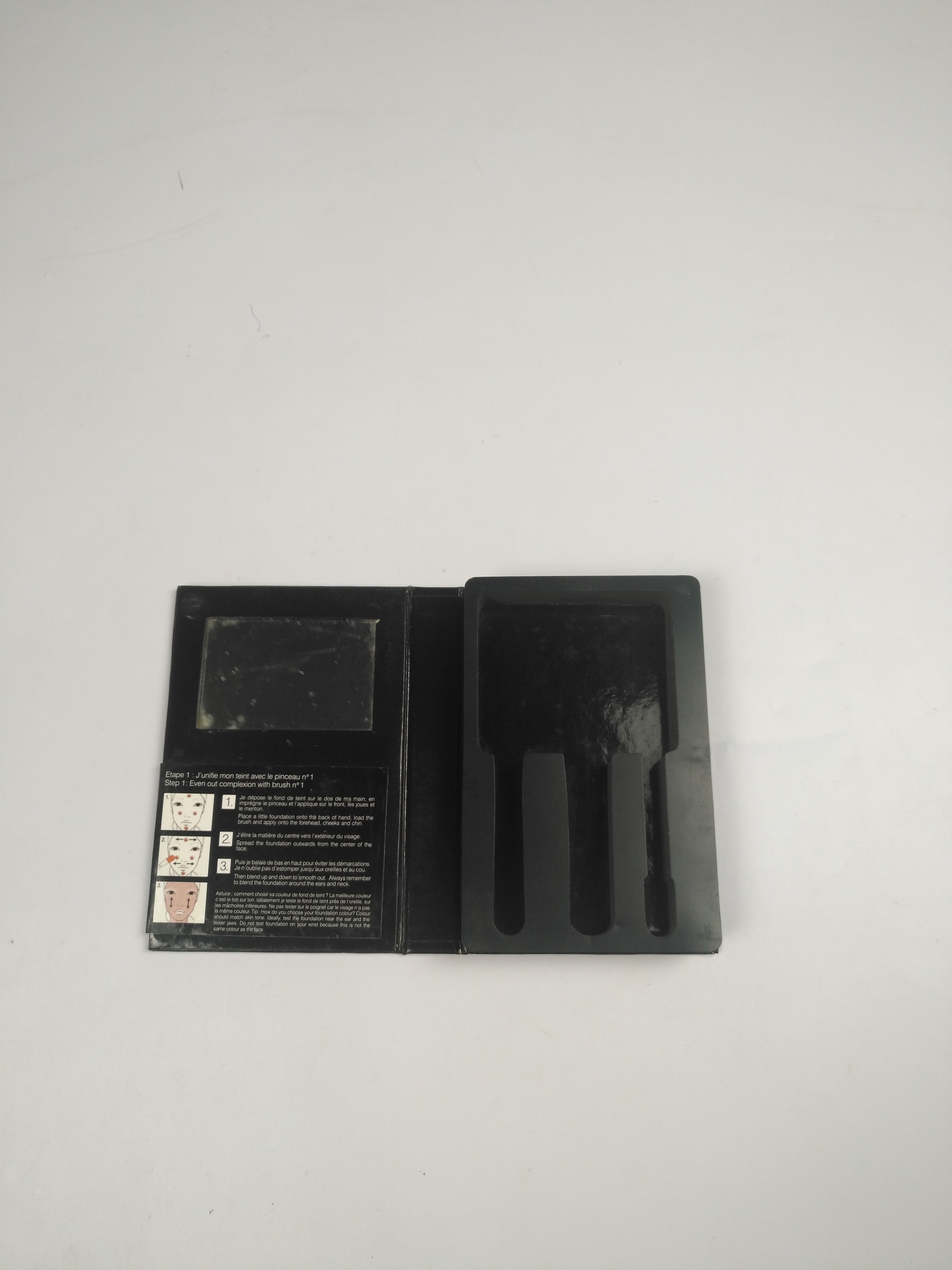 Customized Magnet Cardboard Brush Makeup Box With Offset Printing Glossy Finish