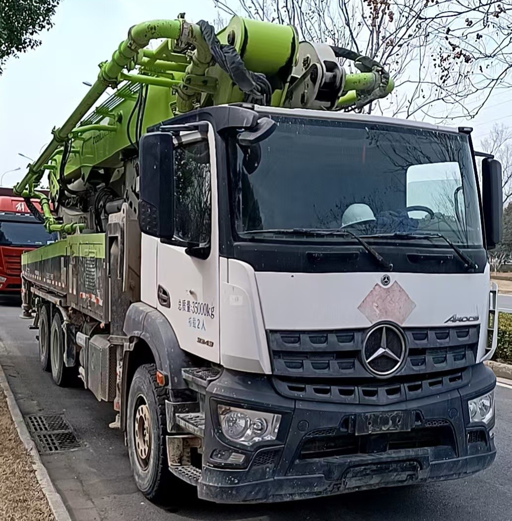 Zoomlion 52m Truck Mounted Concrete Pump ZLJ5353THBBE 52X-6RZ Pump Truck with Top Chassis