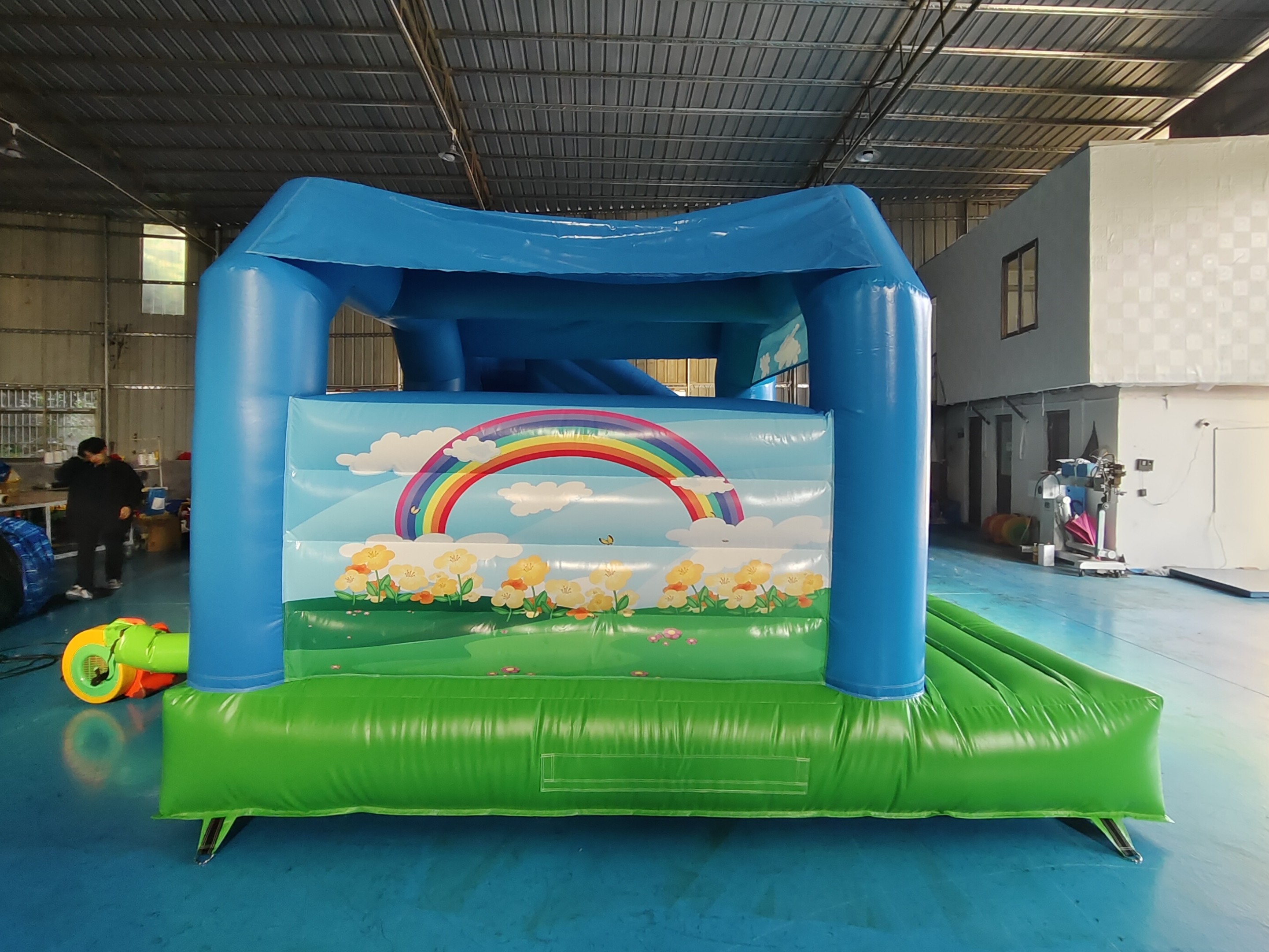 PVC Tarpaulin Inflatable Bounce House With Slide Blue Sky Inflatable Combo For Outdoor Indoor Kids