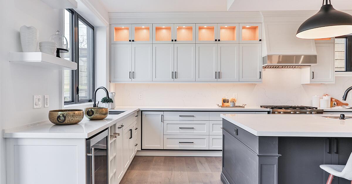 YALIG Custom Shaker Kitchen Cabinets with Smart Design and Flat Edge Countertop Edging