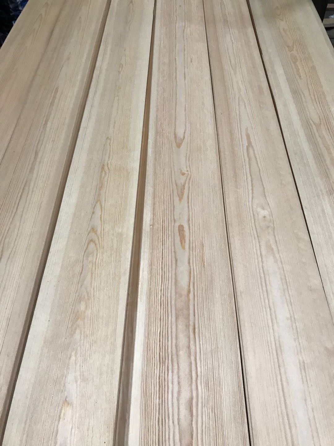 Pine Veneer Crown Cut Pine Natural Veneers Pine Decorative Veneers for Furniture Door and Plywood Industry