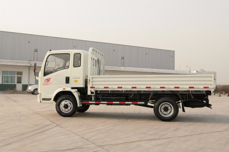 SINOTRUK HOWO 5 ton 4x2 light mini small cargo truck