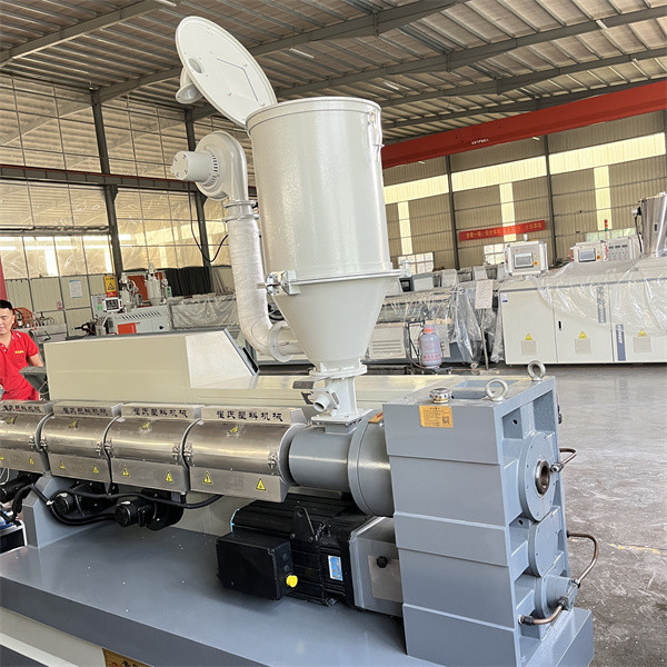 70KW PPR Pipe Production Line 16mm-63mm PE Pipe Extrusion Machine