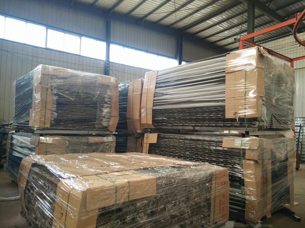 3-rails flat top tubular steel fence