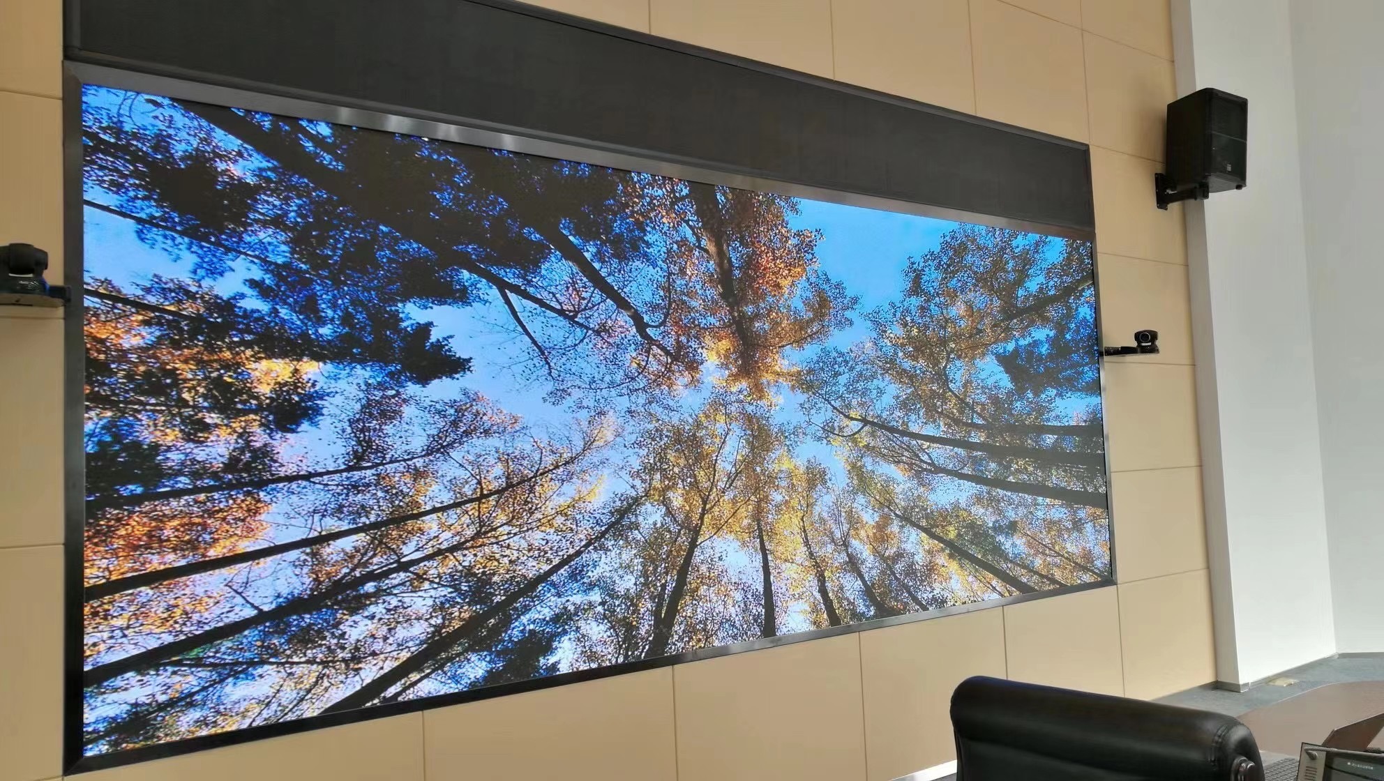HD Dot Matrix Led Poster Display Screen P1.9 P2.6 P2.9 P3.9