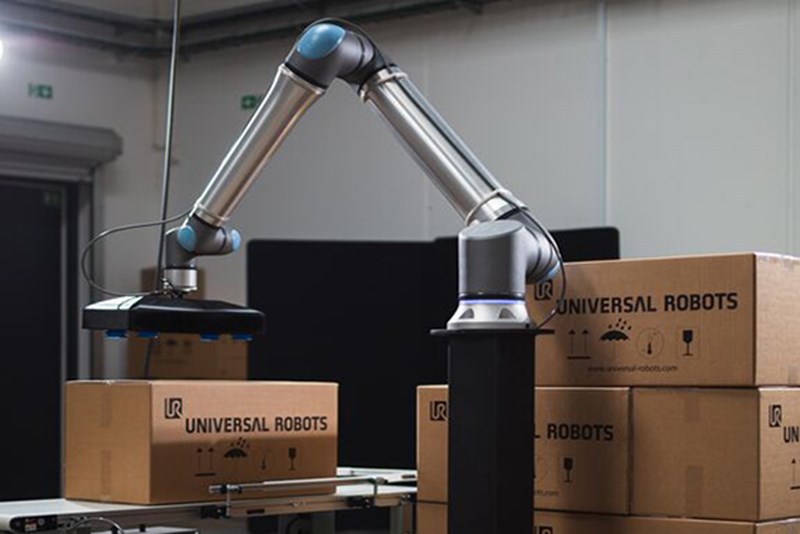 Universal Robot UR 20 Welding Cobot Arm with KEMPPI Welder and TBI Welding Torch and Clean Device
