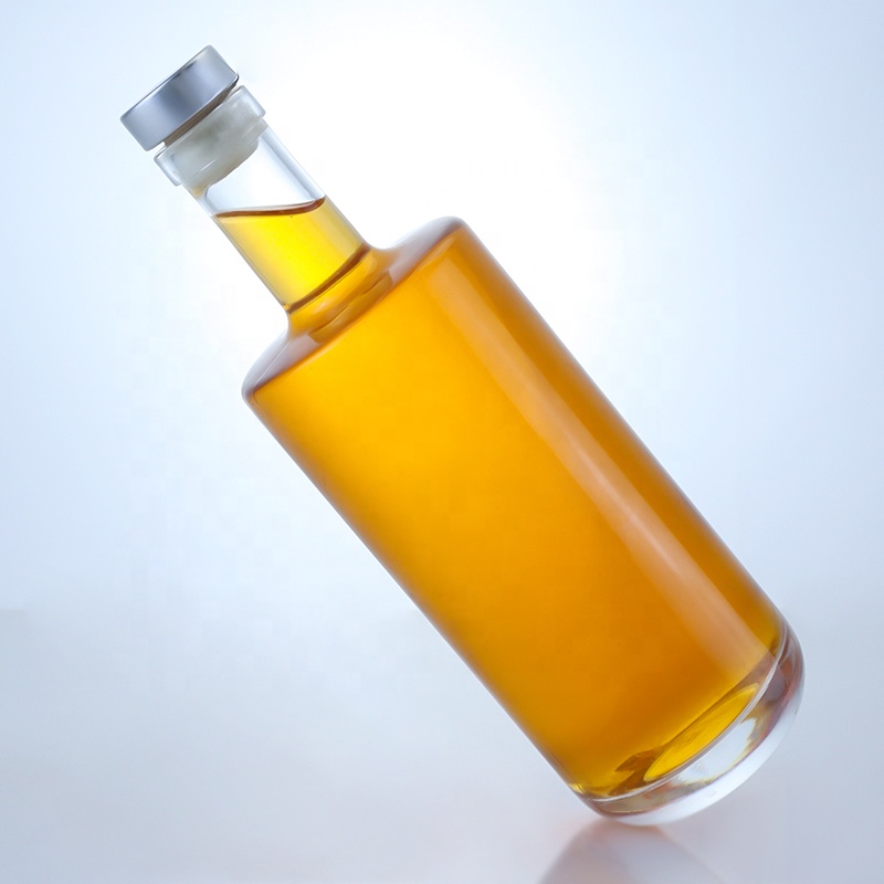 Transparent Glass Spirit Bottle with Cork for Whisky Vodka Tequila Gin Rum 500ml/700ml