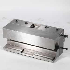  HRC45 HRC50 Custom Press Brake Tooling Door Mould Bending Punch And Die Manufactures