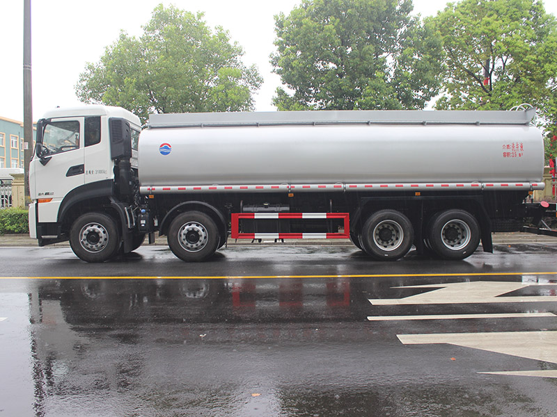 Dongfeng Huge Capacity 28 Cubic Meter Liquid Loaded Vehicle