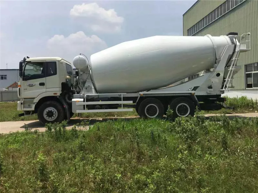 Dongfeng 6*4 10 Cubic Meters Cement Mixing Truck With 13870kg Curb Weight