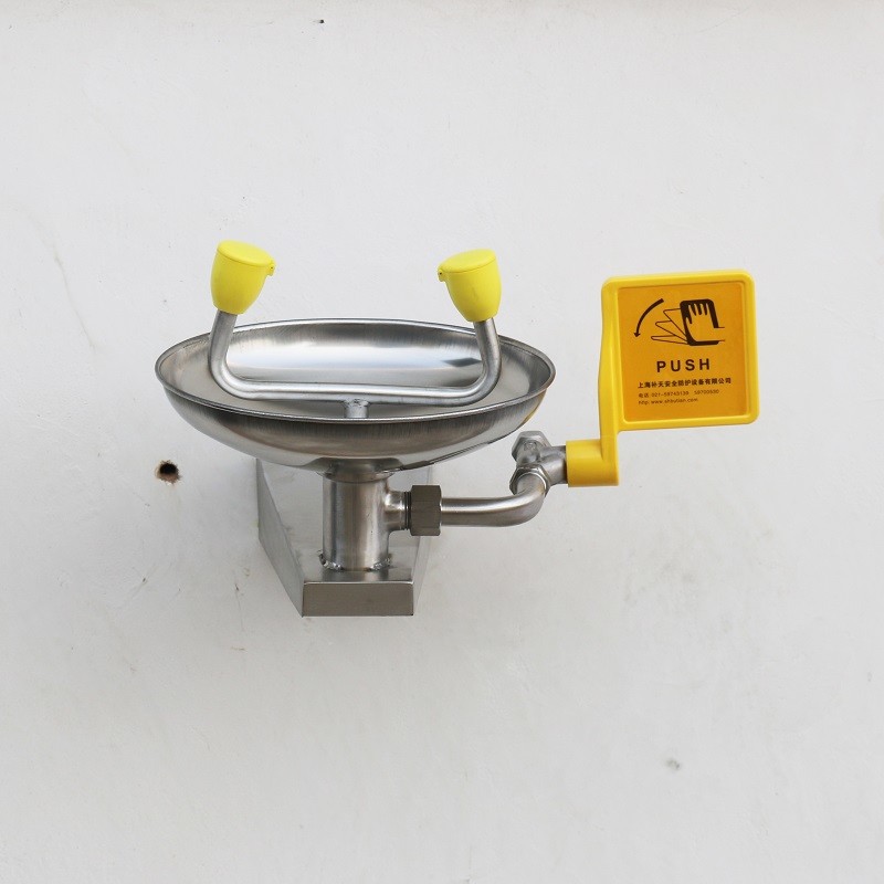 Stainless Steel Classic Wall Mounted Eyewash Station for labs Safety Equipment