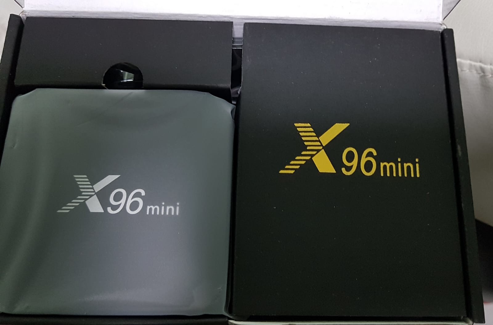 S905W 1G / 2G RAM 8G / 16G ROM X96 Mini TV Box DC 5V / 2A Power Black Color