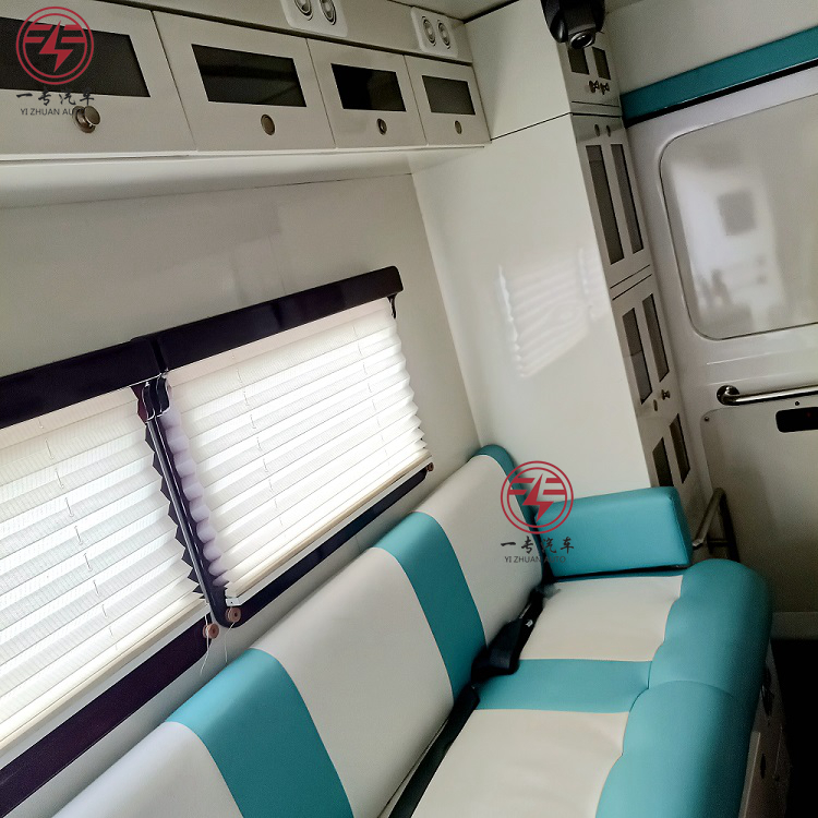 Diesel 4x2 Ambulance ICU Emergency Car Rehabilitation Vehicle with Medical Equipment