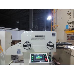  Roll Processing High Precision Leveling Machine , Stamping Automatic Feeder Manufactures