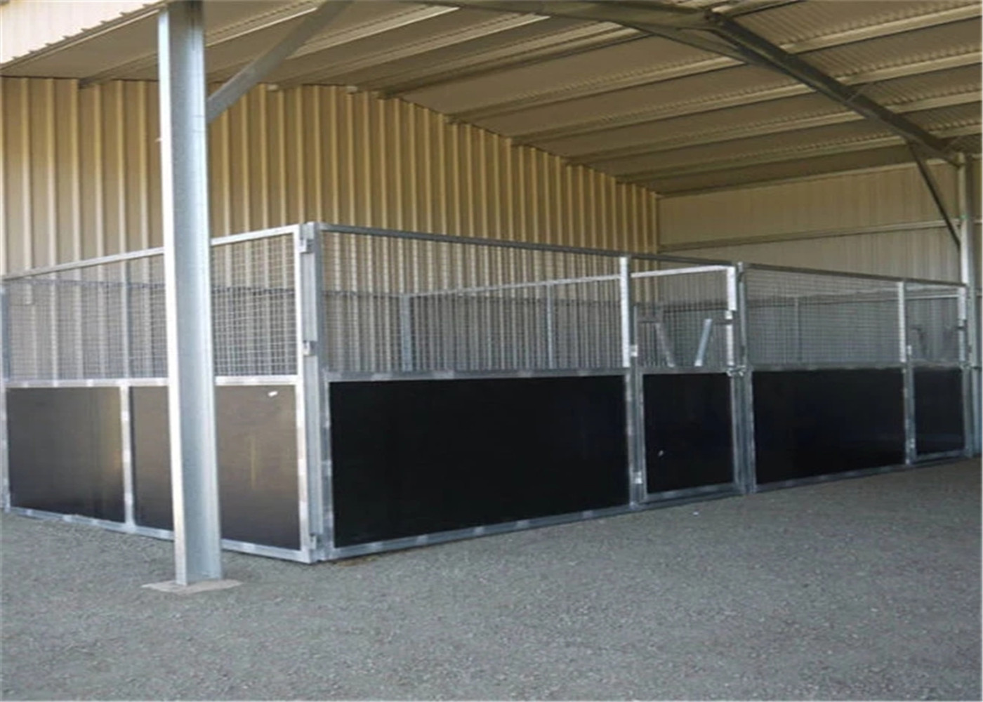 temporary horse stable with roofing 2200mm x 3600mm