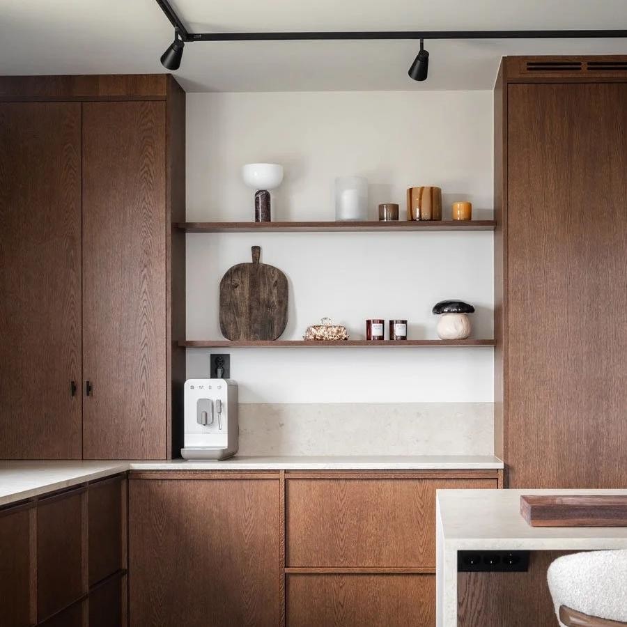 Apartment Antique Style Frame-Line Door Panel Kitchen With Glass Wine Cabinet Wood Veneer Kitchen Cabinet