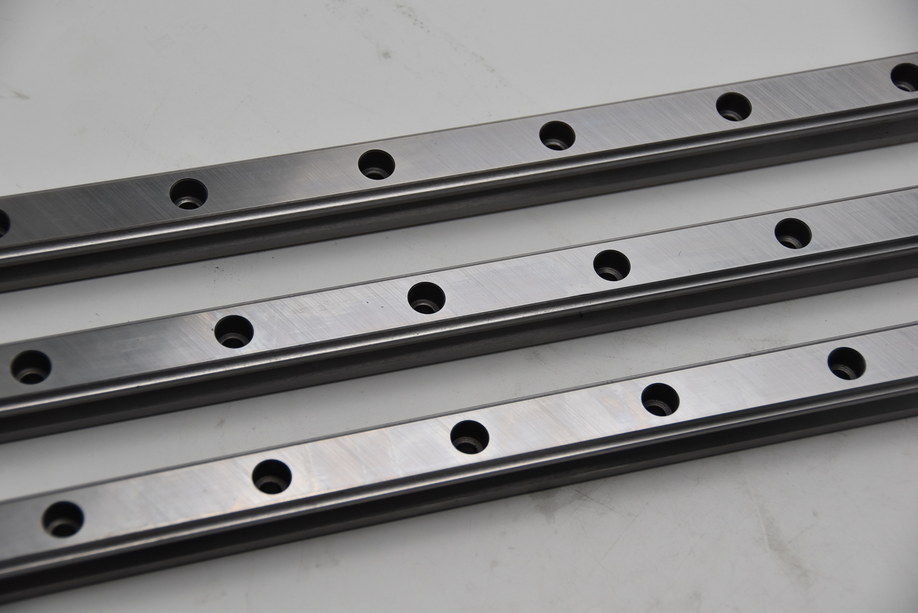 Linear Motion 5mm 10mm Ball Bearing Carriages And Guide Rails Corrosion Resistant