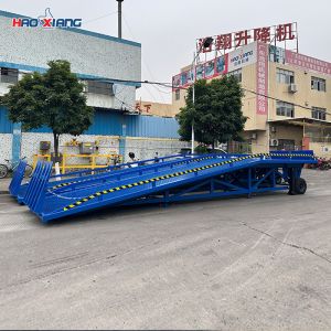 Manual Portable Forklift Ramp 1.2m-1.68m Height Adjustable Loading Dock Ramp