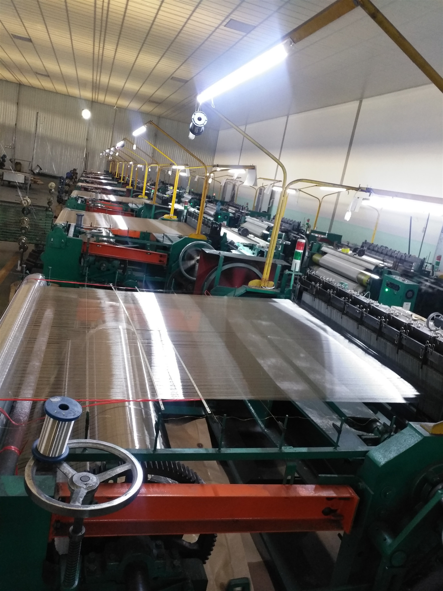 1.6m width Full automatic 20mesh-400mesh stainless steel wire mesh weaving machine