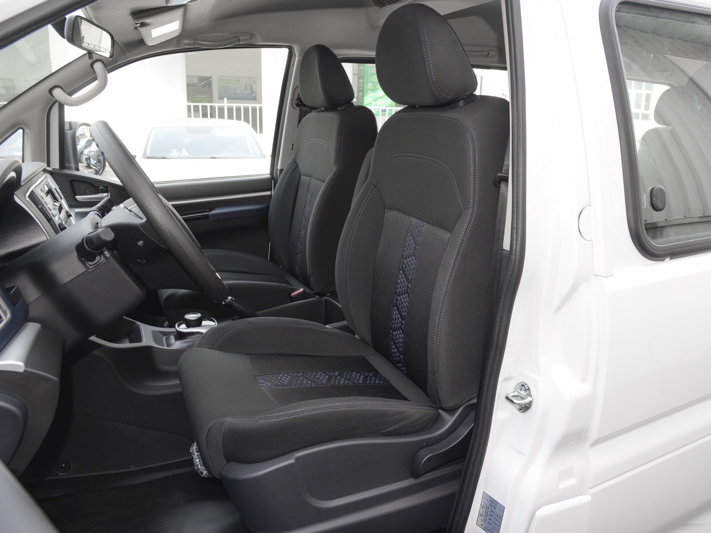 460KM Dongfeng Forthing Lingzhi M5 EV electric van 7/9 seats electric car