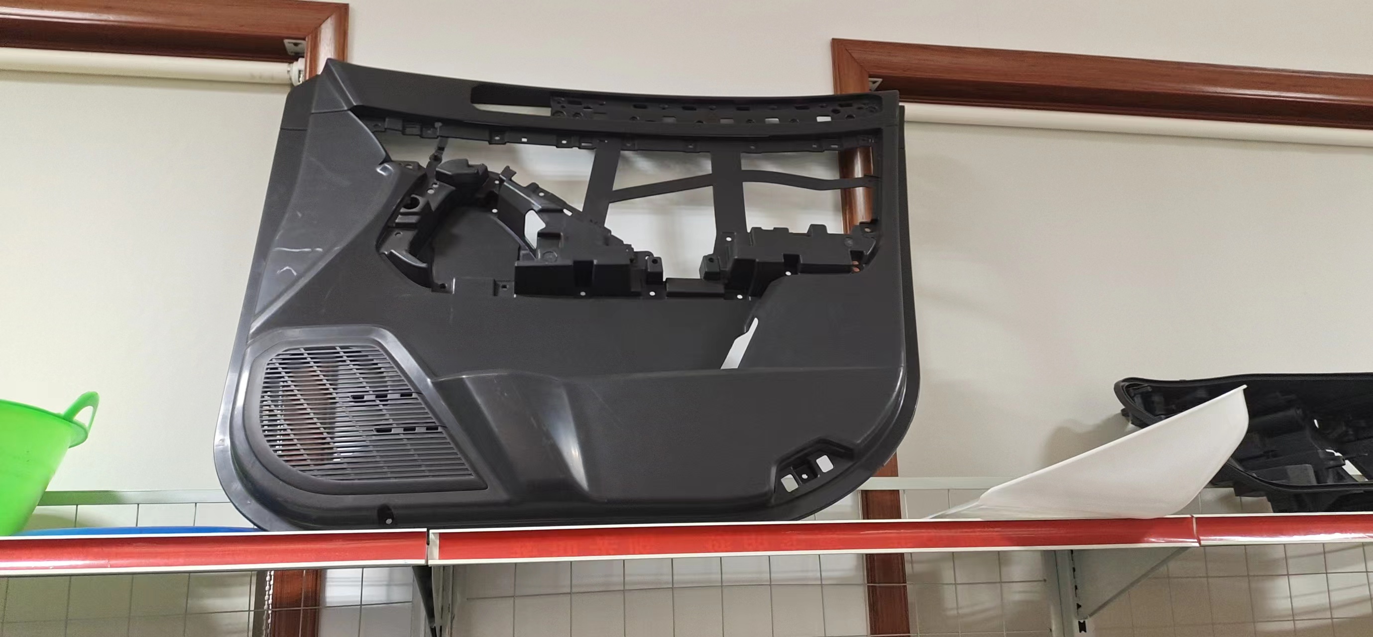 Polish Automotive Plastic Injection Mold for Interior and Exterior Parts Car Mould Maker