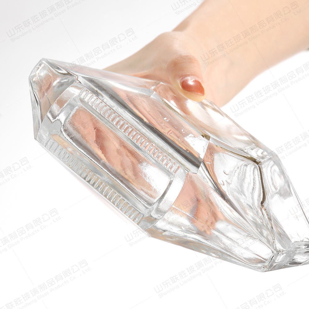 Glass Collar Empty Xo Vodka Decanter Alcohol Liquor Bottle for Entertaining Guests
