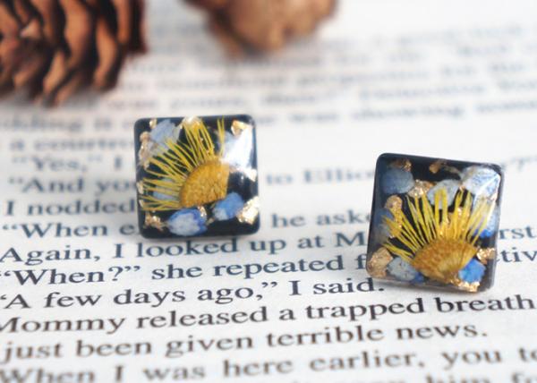 Van Gogh’s Guess Handcrafted Black Square Dry Flower 925 Silver Stud Earrings
