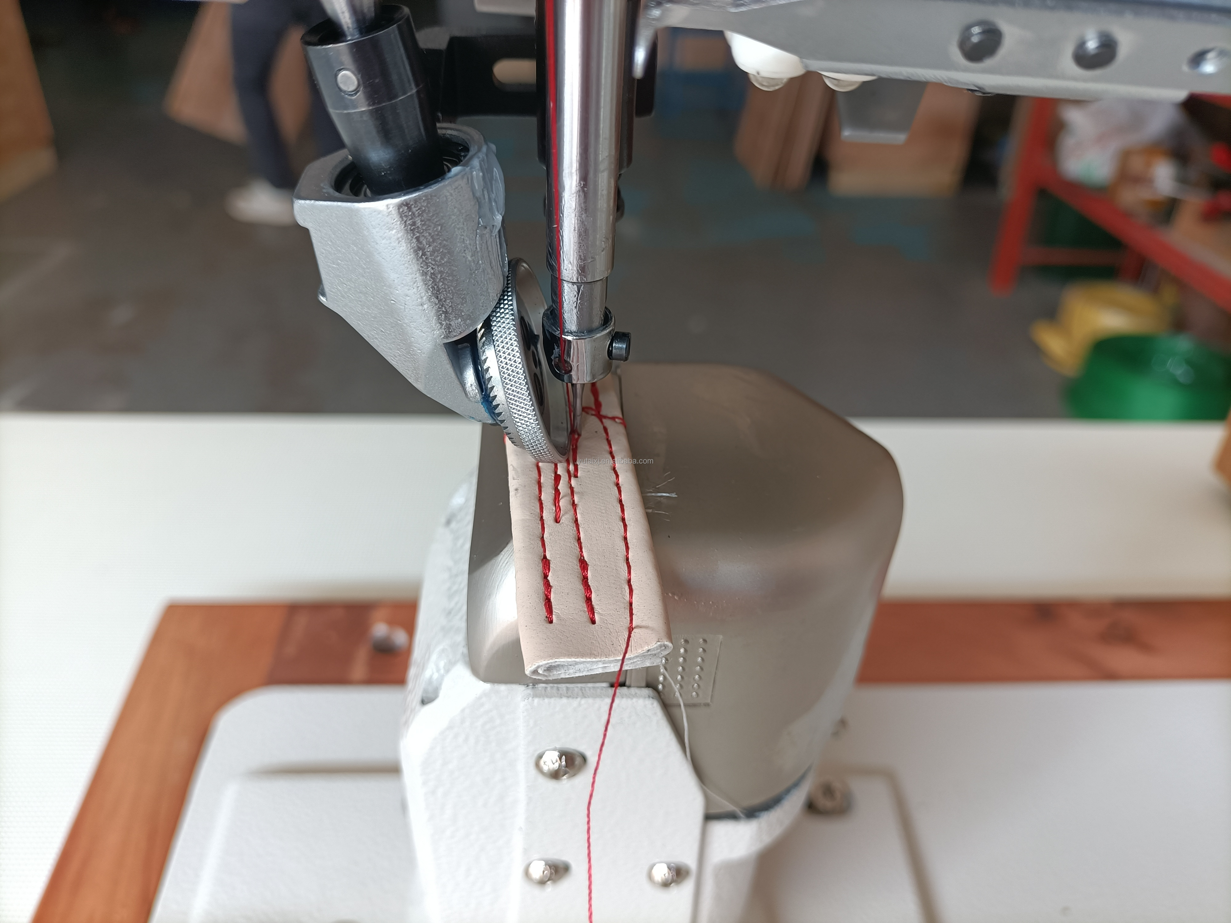 Computerized Single Needle Sewing Machine Roller Feed 220v High Stability