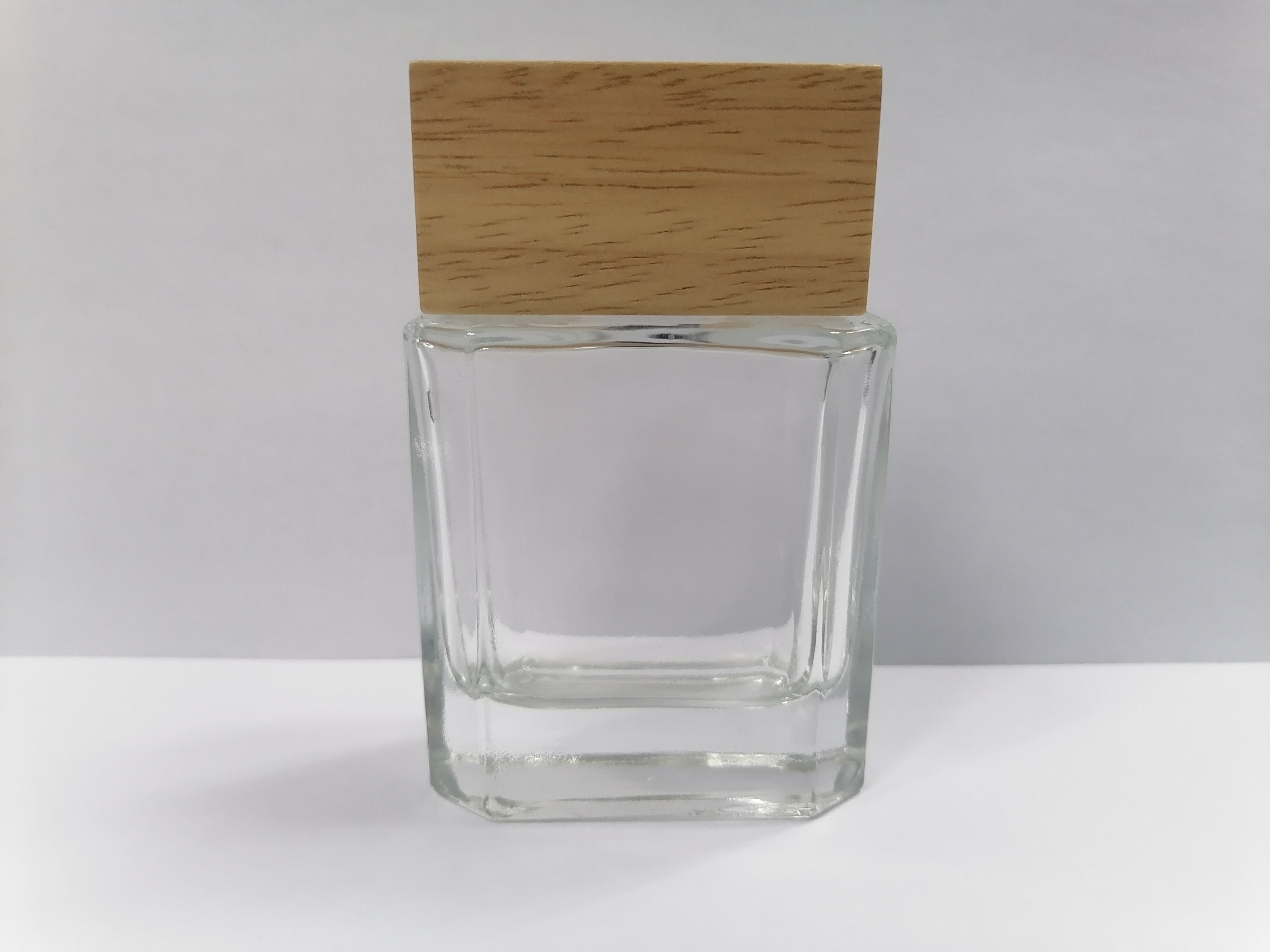 50ml Glass Perfume Bottles With Wooden Cap Transparent Makeup Packaging Various Color And Printing