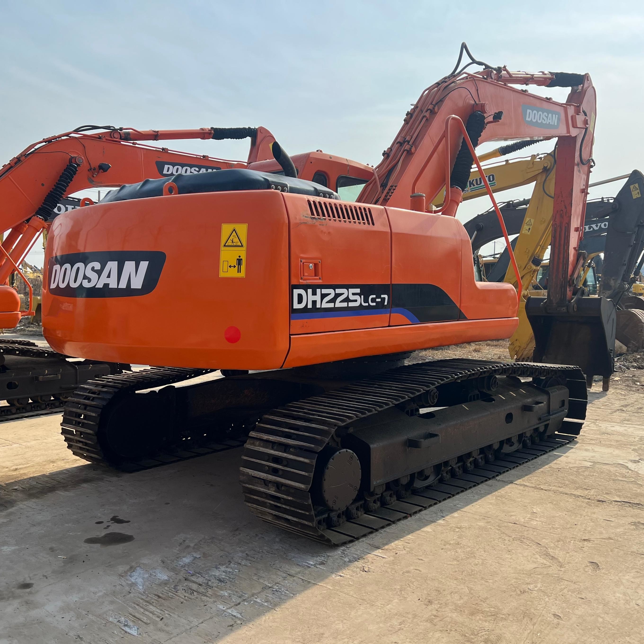 2023 Year Doosan DH225 Used Crawler Excavator Second Hand 22 Ton Digger