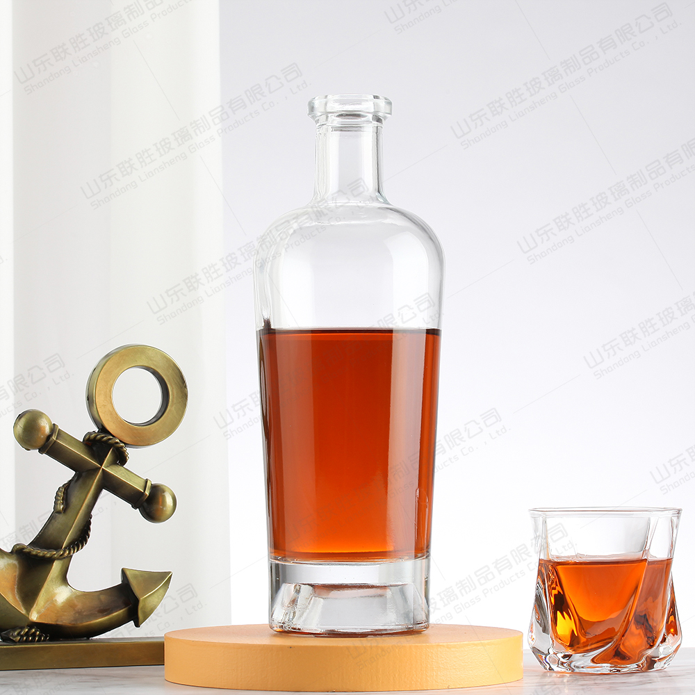 Base Material Glass Glass Whiskey Vodka Bottles with Custom Size Accepted 500ml 750 Ml