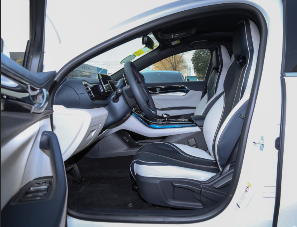 BYD QIN Plus 2023 Champion Version DM-I 120km Leading Model 4 Door 5 Seater Sedan Plug-In Hybrid